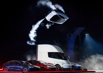 Tesla Roadster Rocket Is the Cool ‘Flying’ Car You Can’t Have